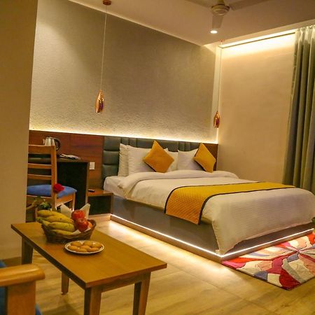 Four Leaf Hotel - Sapphire Blue, バラナシ エクステリア 写真