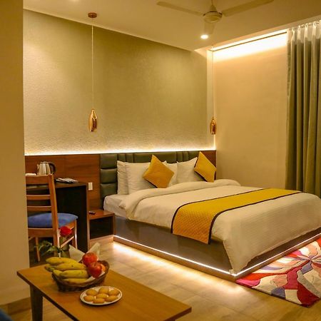 Four Leaf Hotel - Sapphire Blue, バラナシ エクステリア 写真