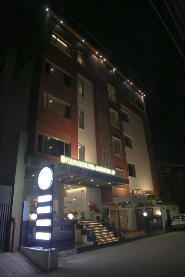 Four Leaf Hotel - Sapphire Blue, バラナシ エクステリア 写真