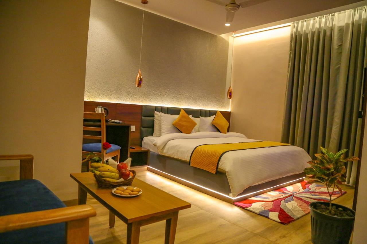 Four Leaf Hotel - Sapphire Blue, バラナシ エクステリア 写真