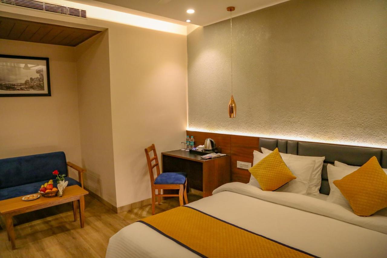 Four Leaf Hotel - Sapphire Blue, バラナシ エクステリア 写真