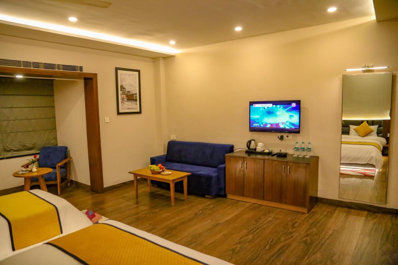 Four Leaf Hotel - Sapphire Blue, バラナシ エクステリア 写真