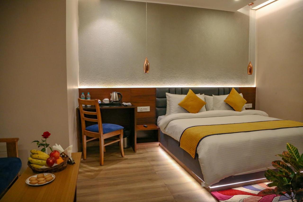 Four Leaf Hotel - Sapphire Blue, バラナシ エクステリア 写真