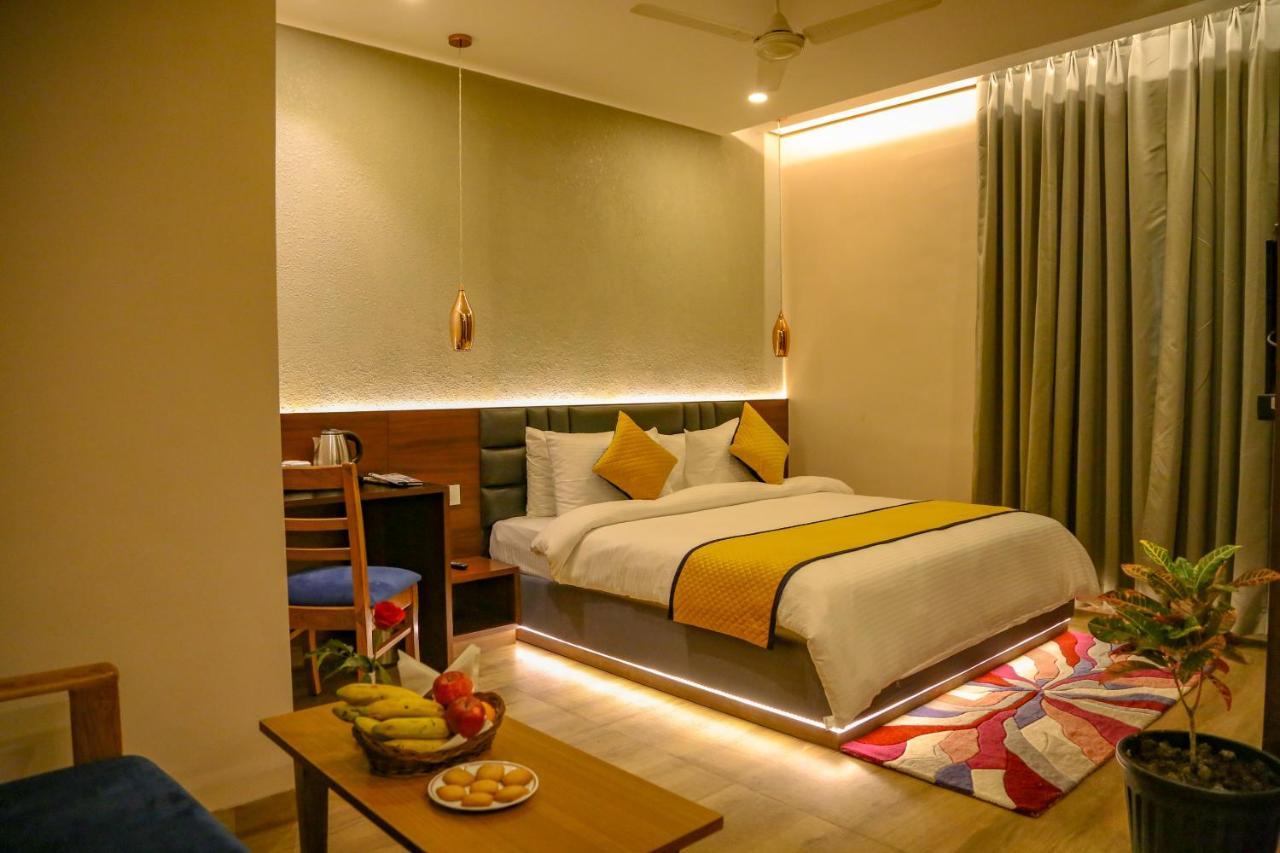 Four Leaf Hotel - Sapphire Blue, バラナシ エクステリア 写真