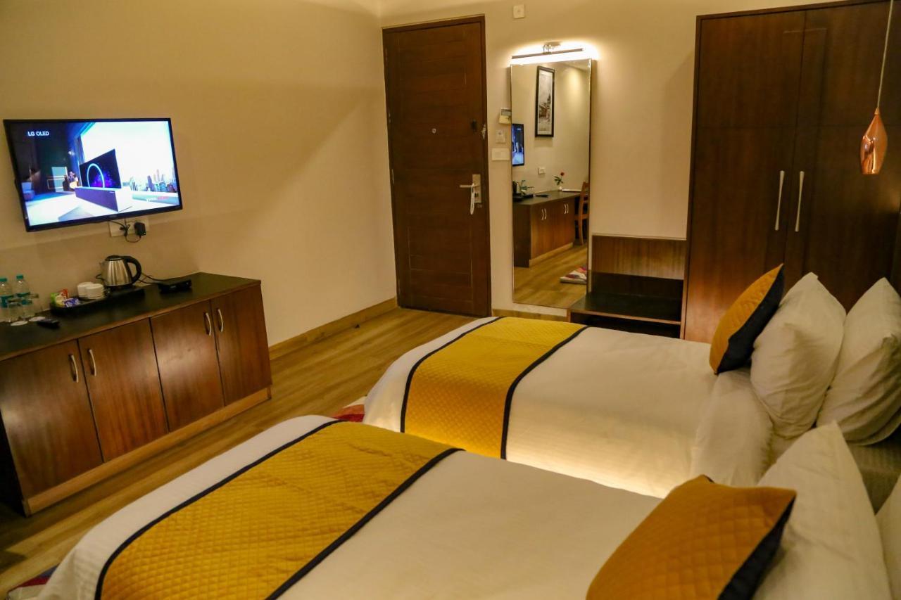 Four Leaf Hotel - Sapphire Blue, バラナシ エクステリア 写真