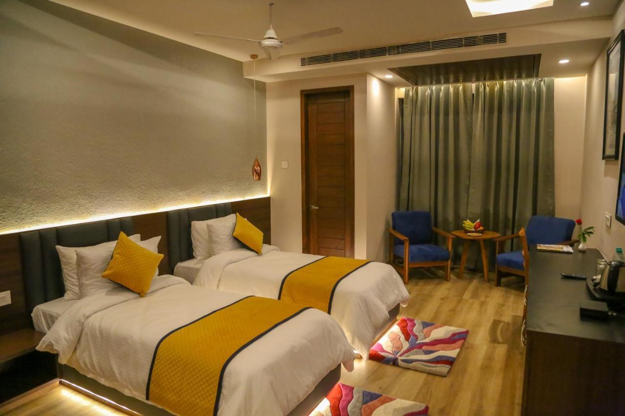 Four Leaf Hotel - Sapphire Blue, バラナシ エクステリア 写真