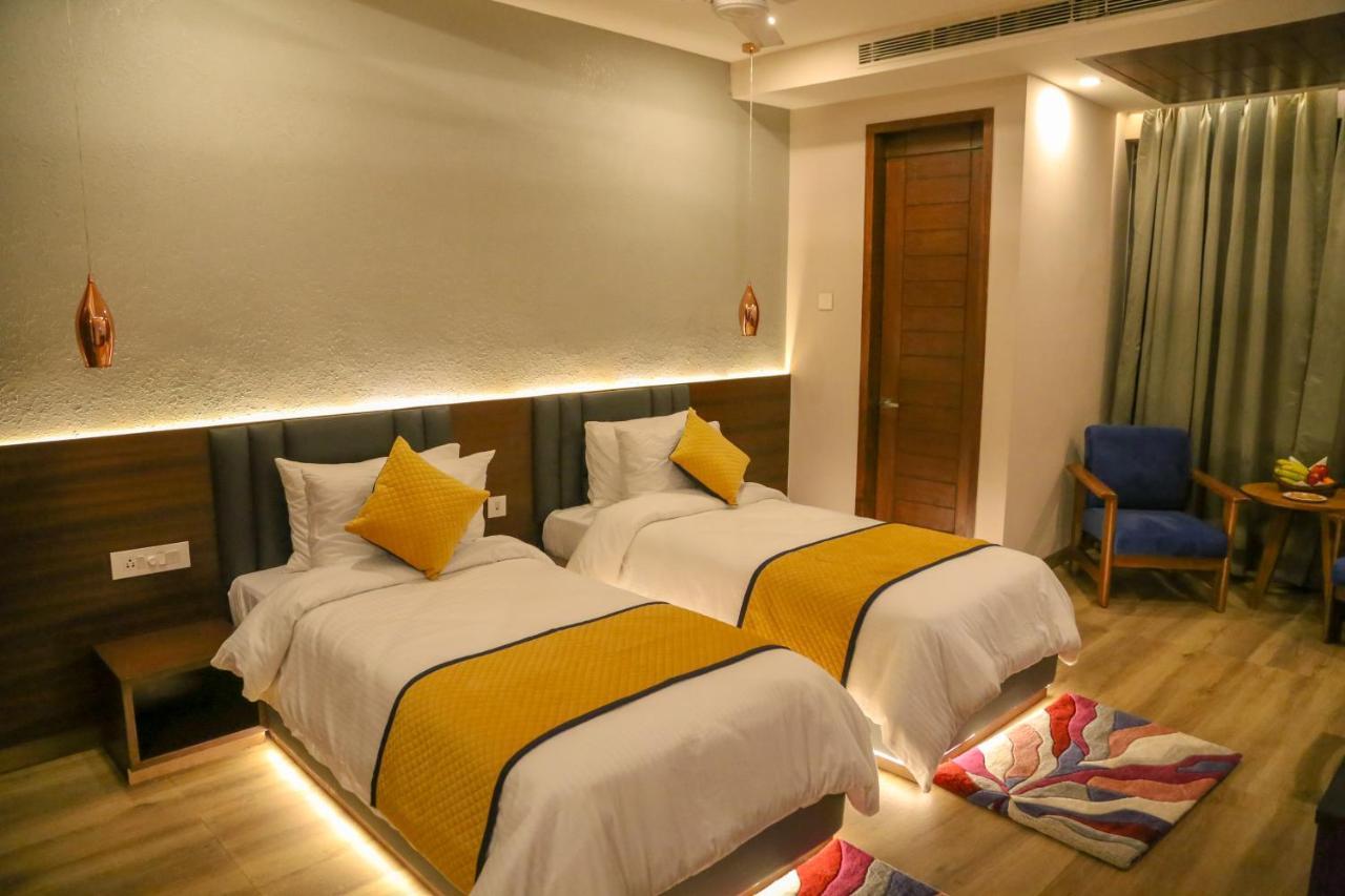 Four Leaf Hotel - Sapphire Blue, バラナシ エクステリア 写真