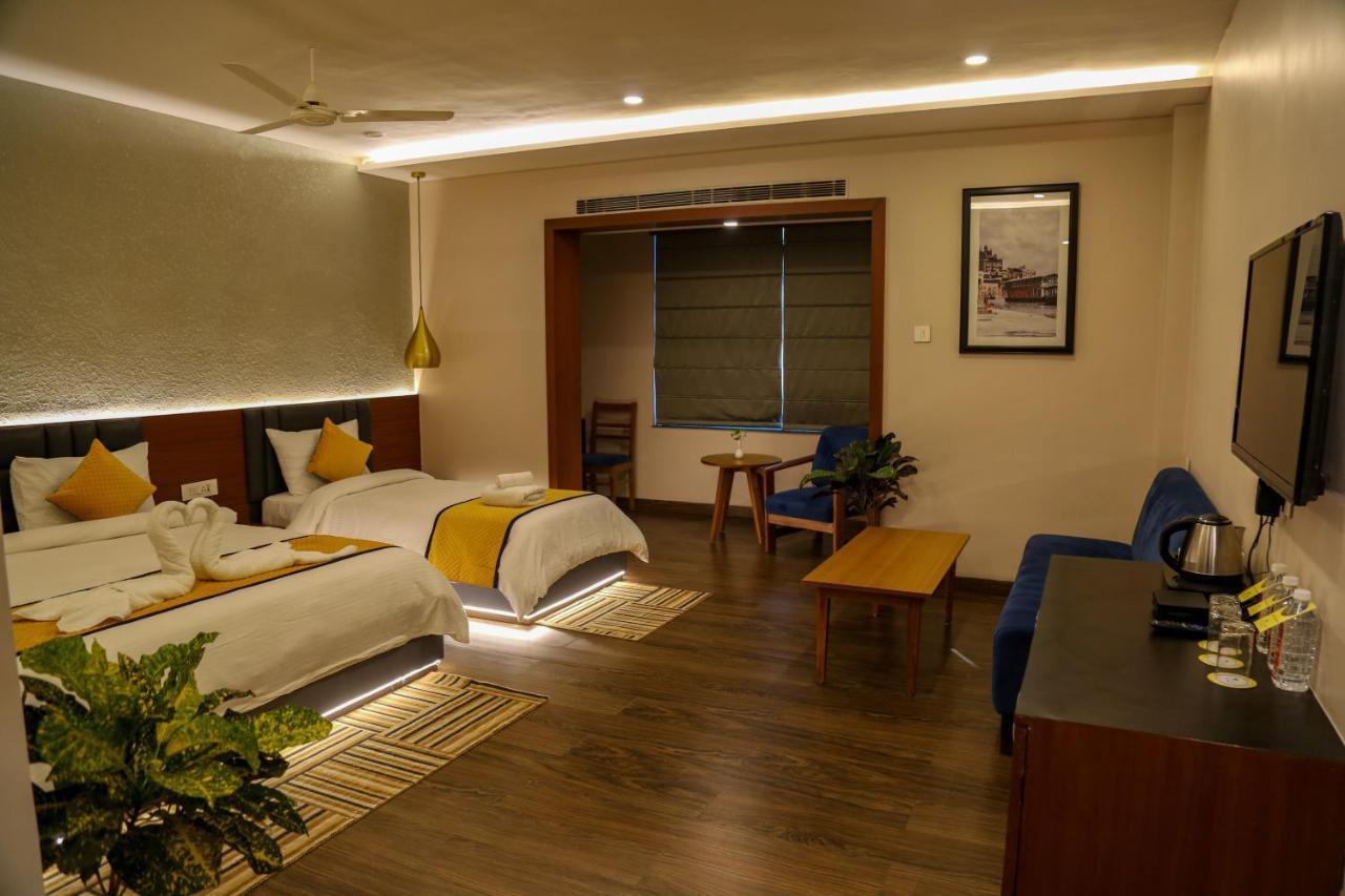 Four Leaf Hotel - Sapphire Blue, バラナシ エクステリア 写真