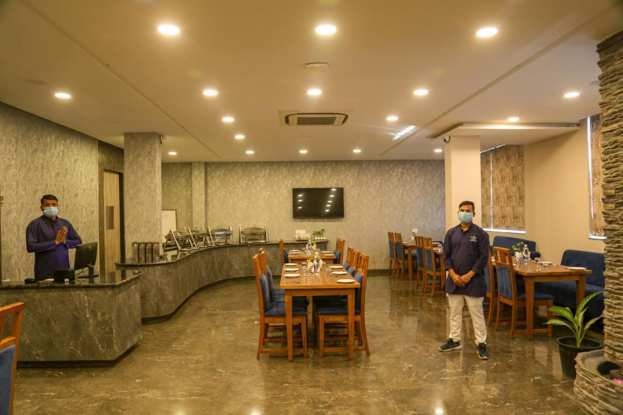 Four Leaf Hotel - Sapphire Blue, バラナシ エクステリア 写真