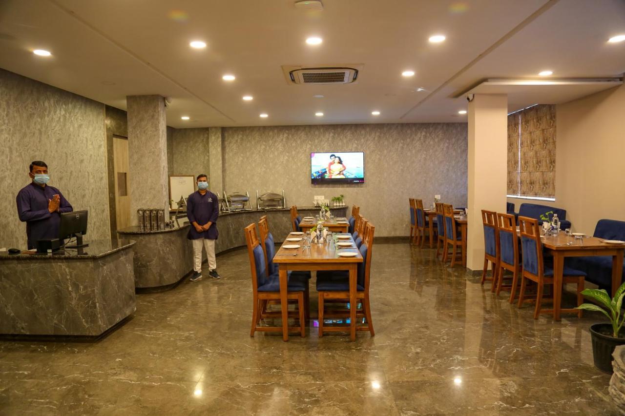 Four Leaf Hotel - Sapphire Blue, バラナシ エクステリア 写真
